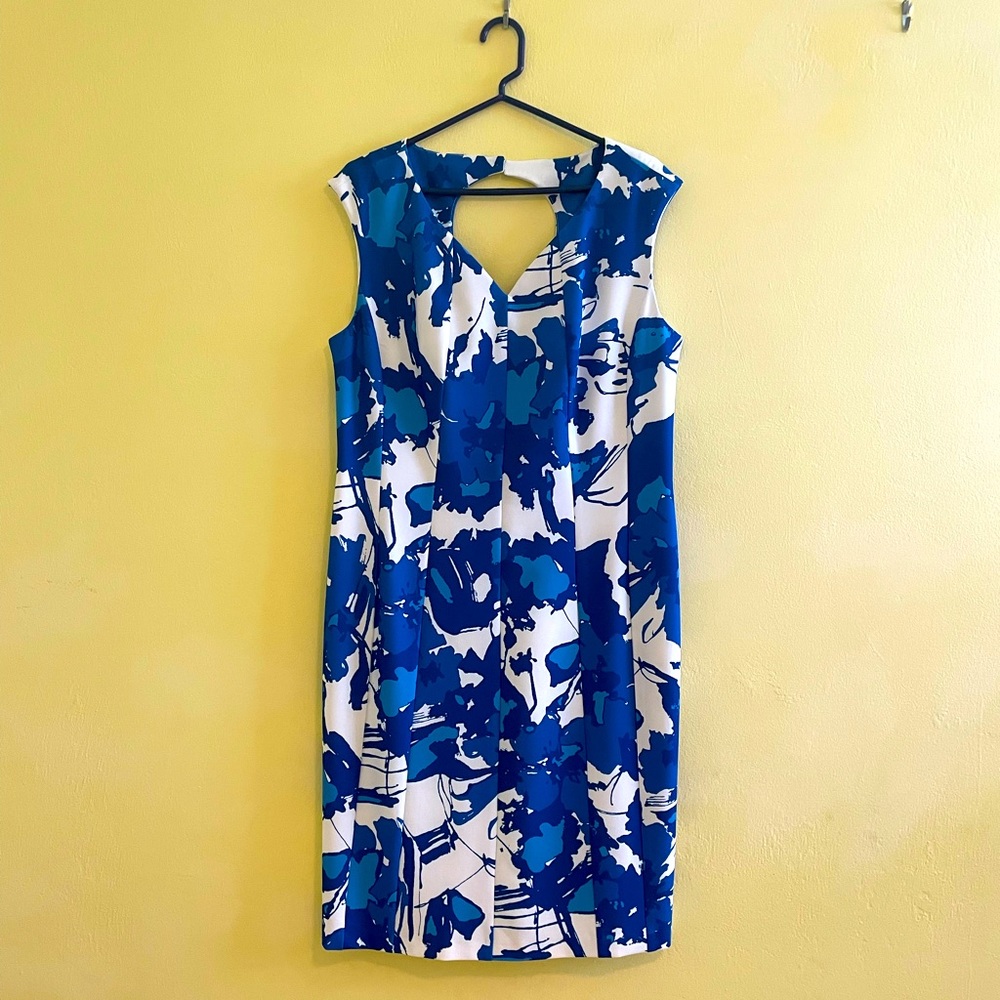 J. Peterman Blue Abstract Floral Princess Seamed Sweetheart Neckline Key-Hole